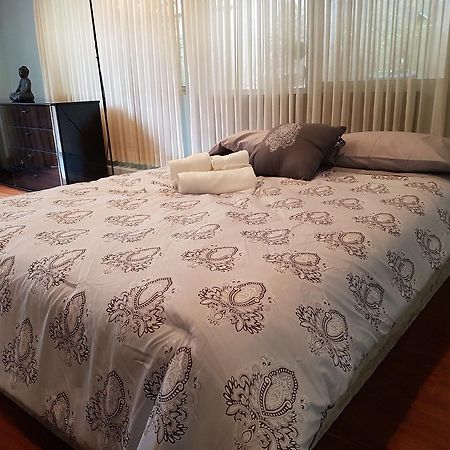 Burris Guest House เบิร์นนาบี ภายนอก รูปภาพ