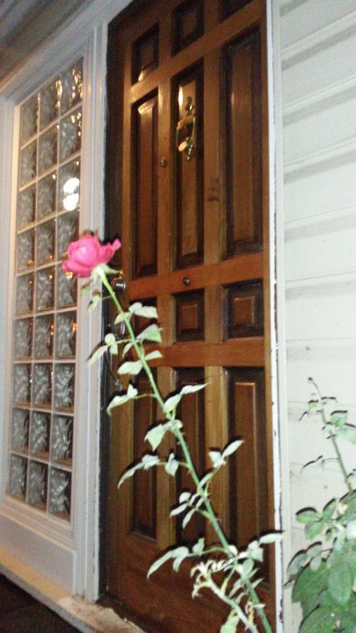 Burris Guest House เบิร์นนาบี ภายนอก รูปภาพ